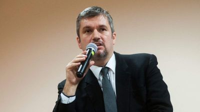 Panaszt tesz a Médiatanácsnál Hadházy, mert a közmédia nem hozza le a hirdetését