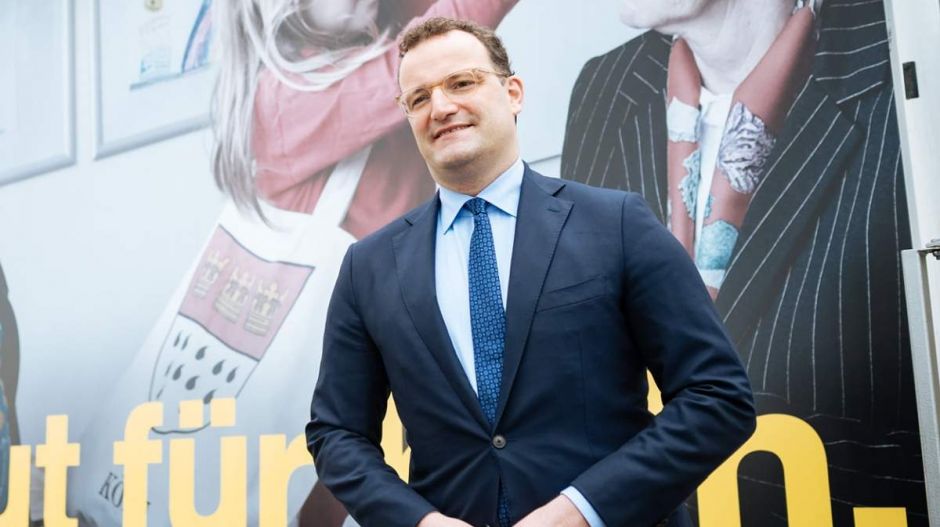 A német egészségügyi miniszter megkeverte a lapokat Merkel utódlása körül: kancellár lenne 