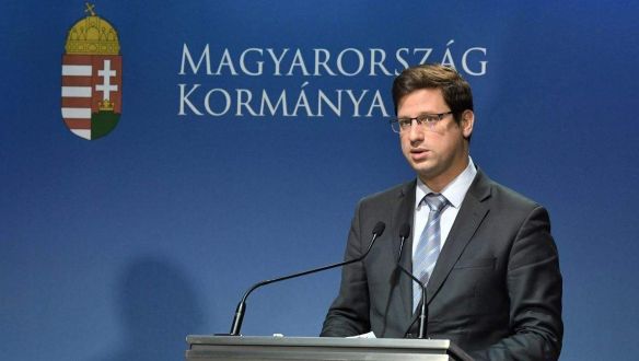 Gulyás beszólt Lázárnak a dohányzás betiltása kapcsán