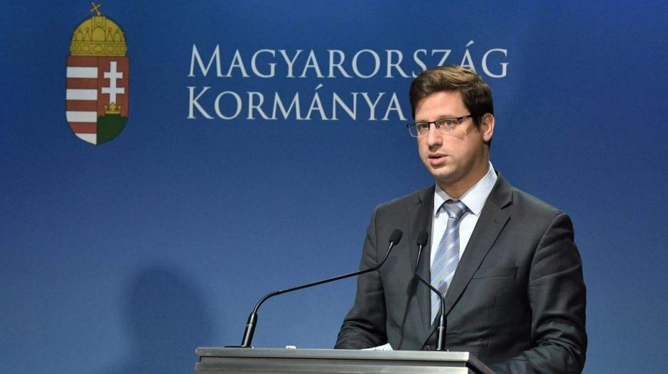 Gulyás beszólt Lázárnak a dohányzás betiltása kapcsán