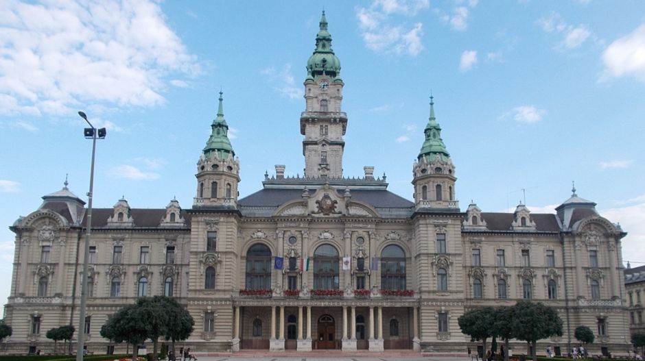 Ismét el akarja sunnyogni a vagyonnyilatkozatok közzétételét a győri önkormányzat