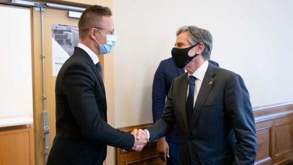 Szijjártó Péterrel is tárgyal szombaton a háborúról az amerikai külügyminiszter