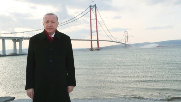 Erdoğan bízik benne, hogy legközelebb Zelenszkijt és Putyint is egy asztalhoz tudja ültetni