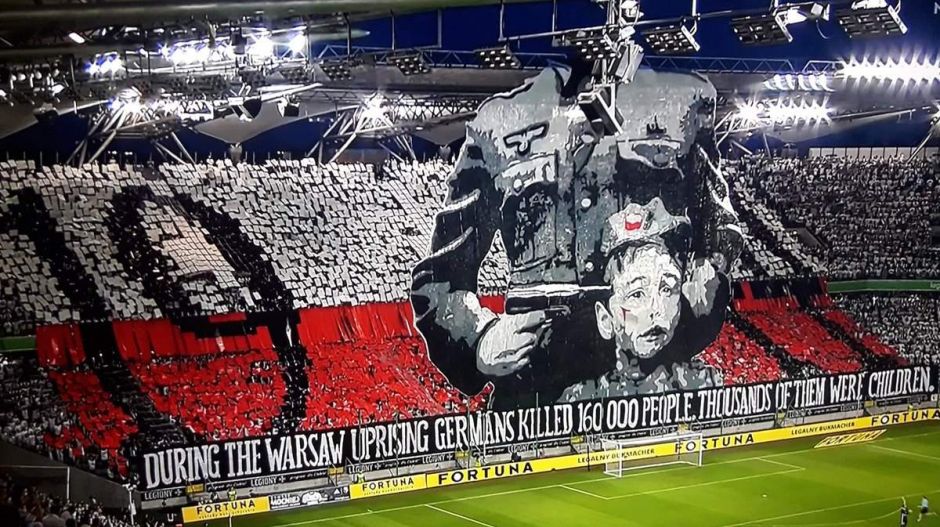 Kevéssé meglepő statisztika: a lengyel futballszurkolók 83 százaléka jobboldali