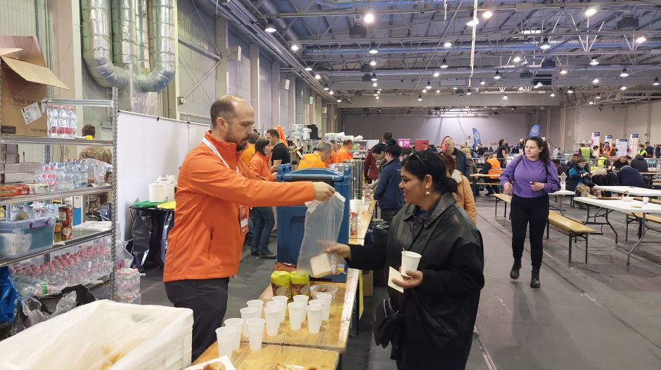 Mire kezdtek jól menni a dolgok a Keletiben, a kormány megnyitotta a humanitárius tranzitpontot