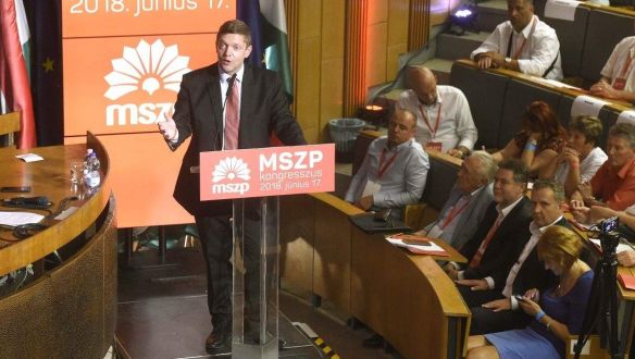 Tóth Bertalan lett az MSZP elnöke, rögtön be is szólt párat