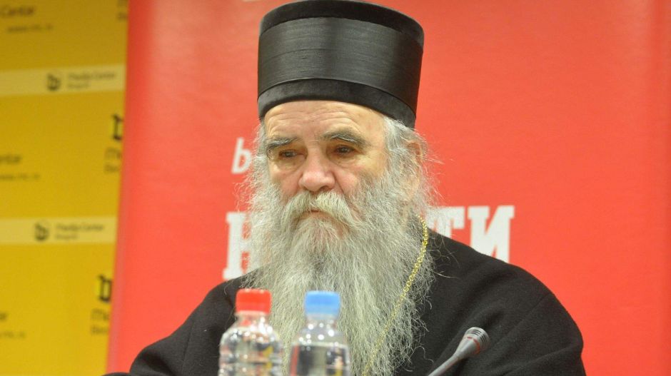 Több ezren simogatták a koronavírusban elhunyt metropolita homlokát Montenegróban 