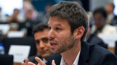 Egy szlovák EP-képviselő megakadályozná, hogy Orbán oligarcháinak zsebébe kerüljön az EU pénze