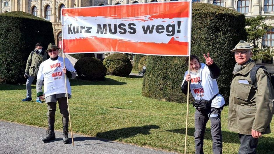 Izrael-kritika, heilhitlerezés és épületostrom a bécsi lockdown-ellenes tüntetésen