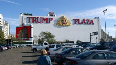 Stresszel a karácsonyi időszak? Robbantsd fel Trump régi kaszinóját!