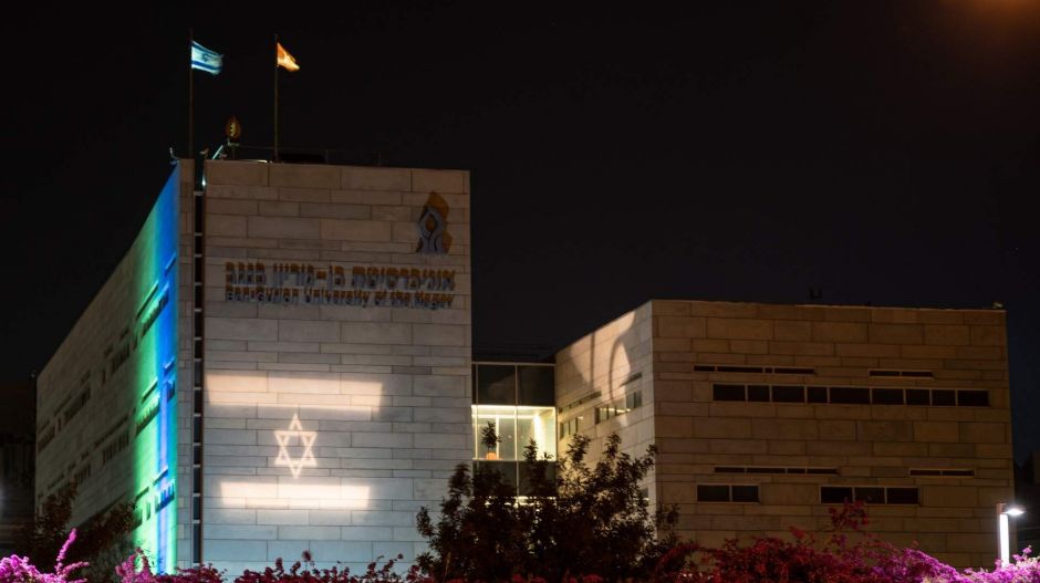 Izraelben már nem kötelező a kültéri maszkviselés 