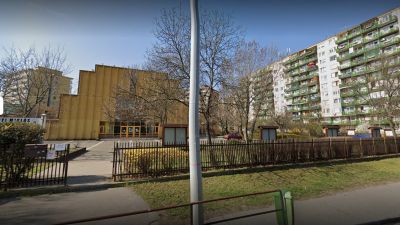 Aberrált LMBTQ-rendezvényként panaszolt be egy bolondballagást telefonon egy nő Kőbányán