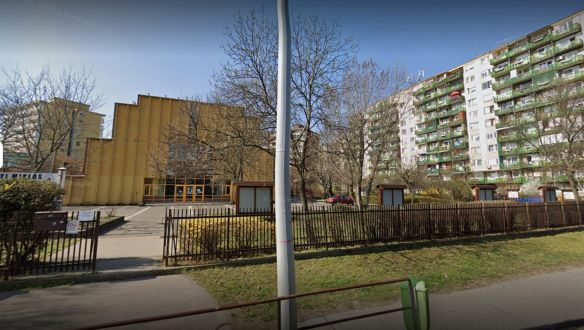 Aberrált LMBTQ-rendezvényként panaszolt be egy bolondballagást telefonon egy nő Kőbányán