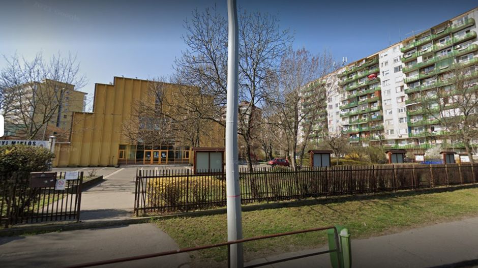 Aberrált LMBTQ-rendezvényként panaszolt be egy bolondballagást telefonon egy nő Kőbányán