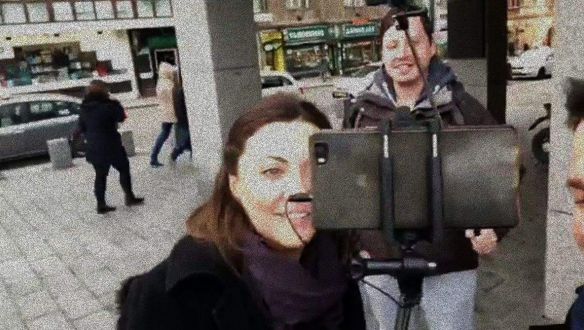 Kitört a pécsi politikusok szelfibotháborúja!