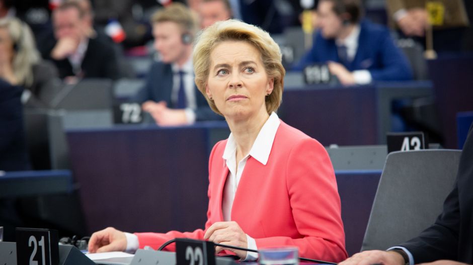 Az EU keresi a jogi lehetőségeit annak, hogy az orosz oligarchák lefoglalt vagyonából építsék újra Ukrajnát