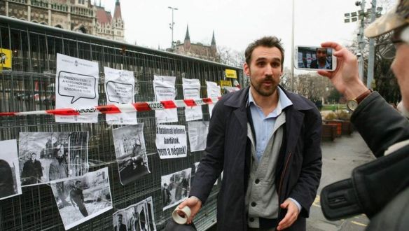 Vágó: Puzsér kirakja az asztalra a zöld programot, akár a csizmájával együtt