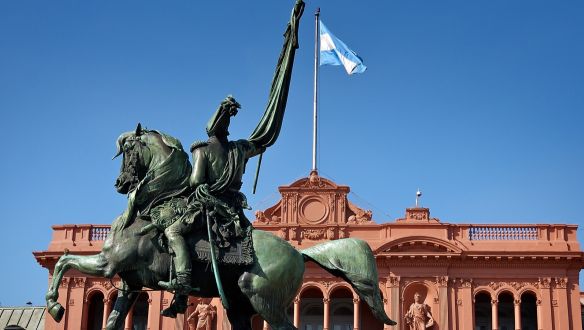 40 százalékos infláció, 19 millió szegény, megosztott közélet – miért húzza az ág is Argentínát?