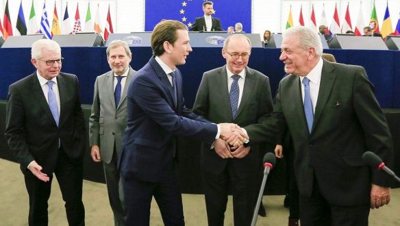 Kurzéknak van jobb dolga, mint hogy a Fidesz Néppártból való kizárásáról szavazzanak