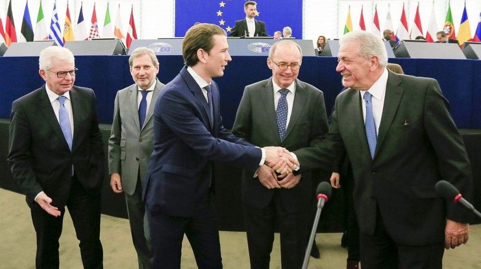 Kurzéknak van jobb dolga, mint hogy a Fidesz Néppártból való kizárásáról szavazzanak
