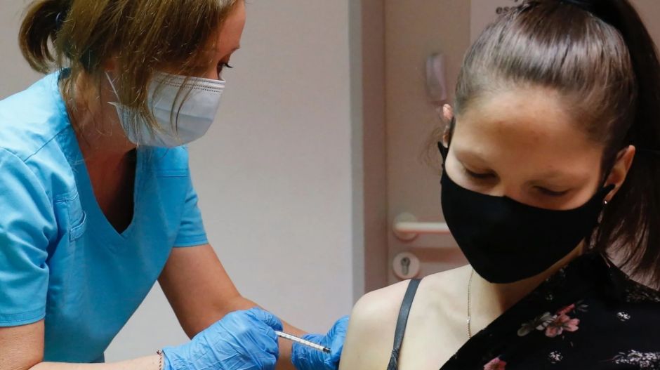 Úgy tűnik, beletört az osztrák kormány bicskája a kötelező oltásba