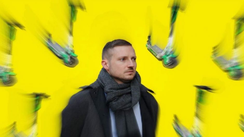 Egy füst alatt oldanák meg az e-rollerek és a szabálytalanul parkoló autók problémáját Terézvárosban