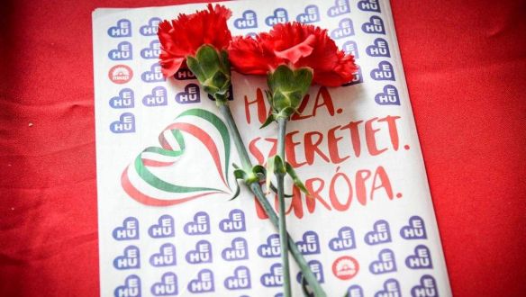 Így magyarázta el az MSZP újságíróknak, mit fognak csinálni az EP-kampányban