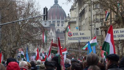 Fontosnak érezzük a demokráciát, de csak alig több, mint harmadunk gondolja, hogy demokratikus az ország