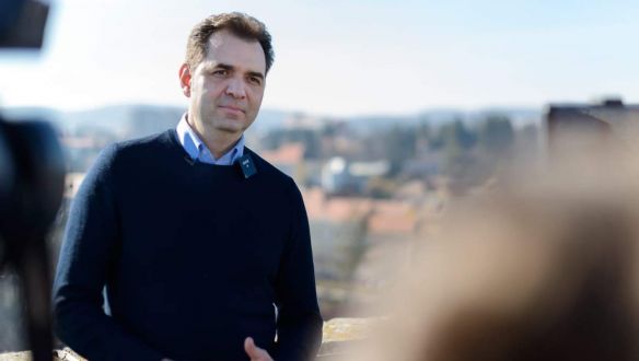 Először Bukaresttől kérünk pénzt, ha tízszer sem adnak, akkor jövünk Budapestre – a sepsiszentgyörgyi polgármester az Azonnalinak