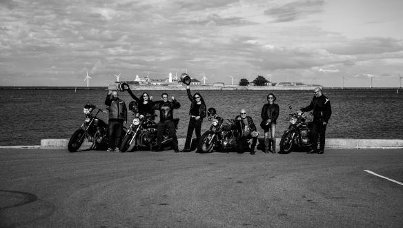 Zsidó-muszlim motorosbanda védte a zsidó sírhelyeket Koppenhágában a kristályéjszaka évfordulóján