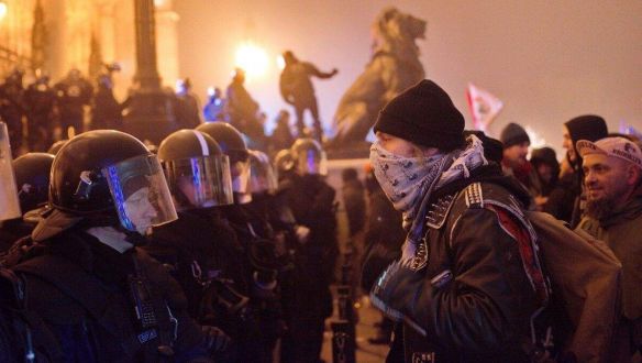 Miért erőszakosak a mostani tüntetések?