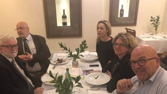 Elárulta a DK-s politikus az Azonnalinak, miről egyeztettek Macronékkal