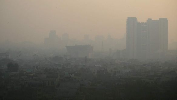 Már olyan brutális a szmoghelyzet India fővárosában, hogy a repülők sem tudtak leszállni