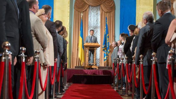 Mi lesz most Ukrajnában, hogy a színészből lett elnök a parlamentben is többséget nyert?