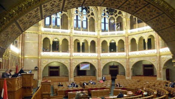 Vajon mi lehet, amit aláírtak a DK-sok, a jobbikosok, de még Bősz Anett is?