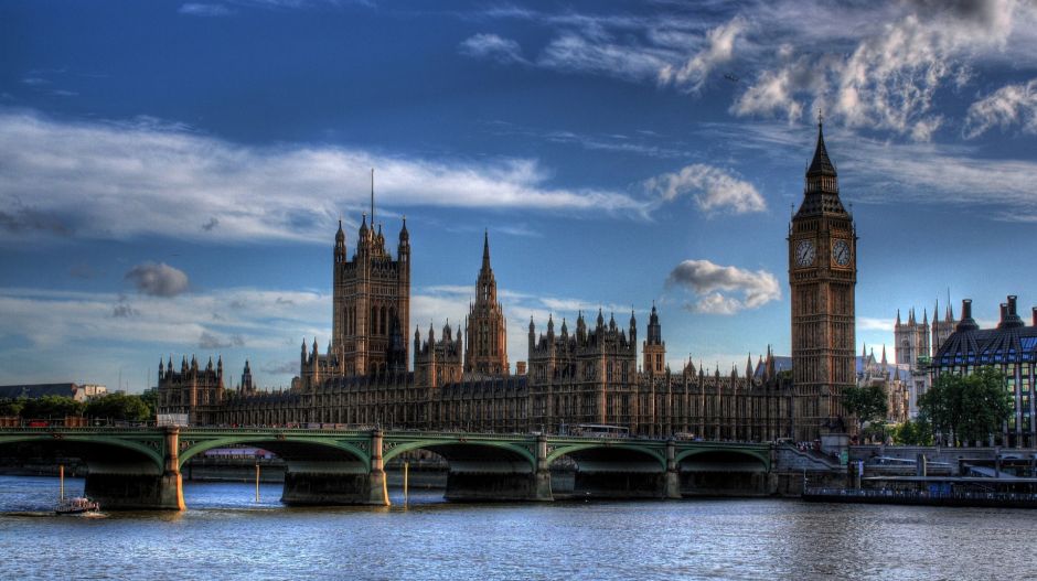 Nemi erőszakkal vádolnak egy brit konzervatív képviselőt