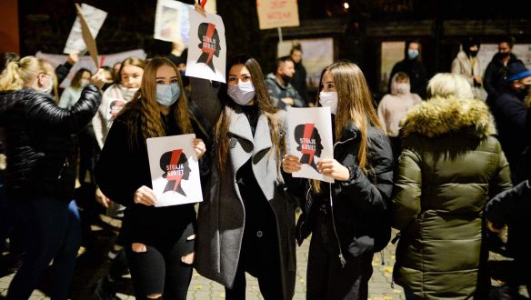 Mit mondott ki pontosan a lengyel alkotmánybíróság, ami miatt már egy hete tüntetnek Lengyelországban?