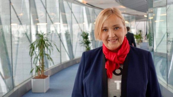 Ha a Fidesz nem változtat, ki kell őket tenni a Néppártból – lengyel PO-s képviselő az Azonnalinak