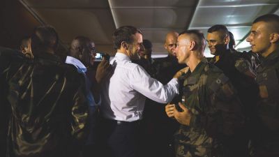 Macron felajánlotta: Franciaország védene meg minket