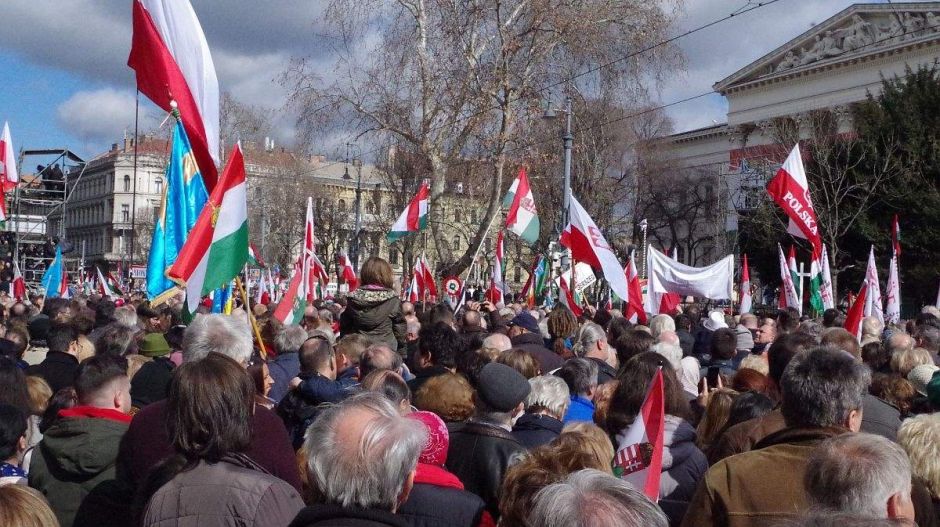 „Nem tudom, mit fog mondani, de nagyon várom, mert biztos igaza lesz!” Elkaptuk az orbánizmus lényegét március 15-én