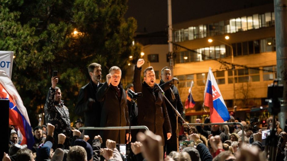 Robert Fico már felkelést vizionált a pozsonyi oltásellenes tüntetésen