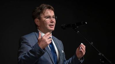 A Miniszterelnökség fizette a fideszes képviselő internetes kampányát