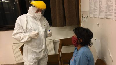 A kijárási tilalom és a hideg miatt a hajléktalanszállókon nehéz lesz tartani a távolságot