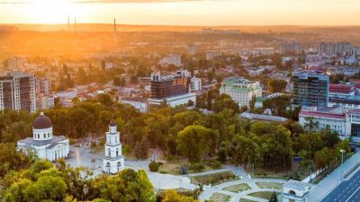 Putyinékkal pajtizó, bűnözővel pózoló és korábban megbukott jelölt is versenybe szállt Európa perifériájáért